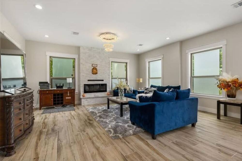 Photo of Livingroom in Lawndale/ Wayside