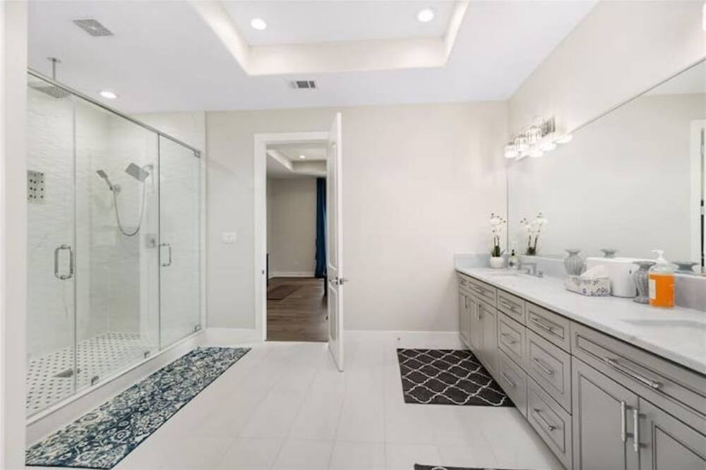 Photo of Bathroom in Lawndale/ Wayside