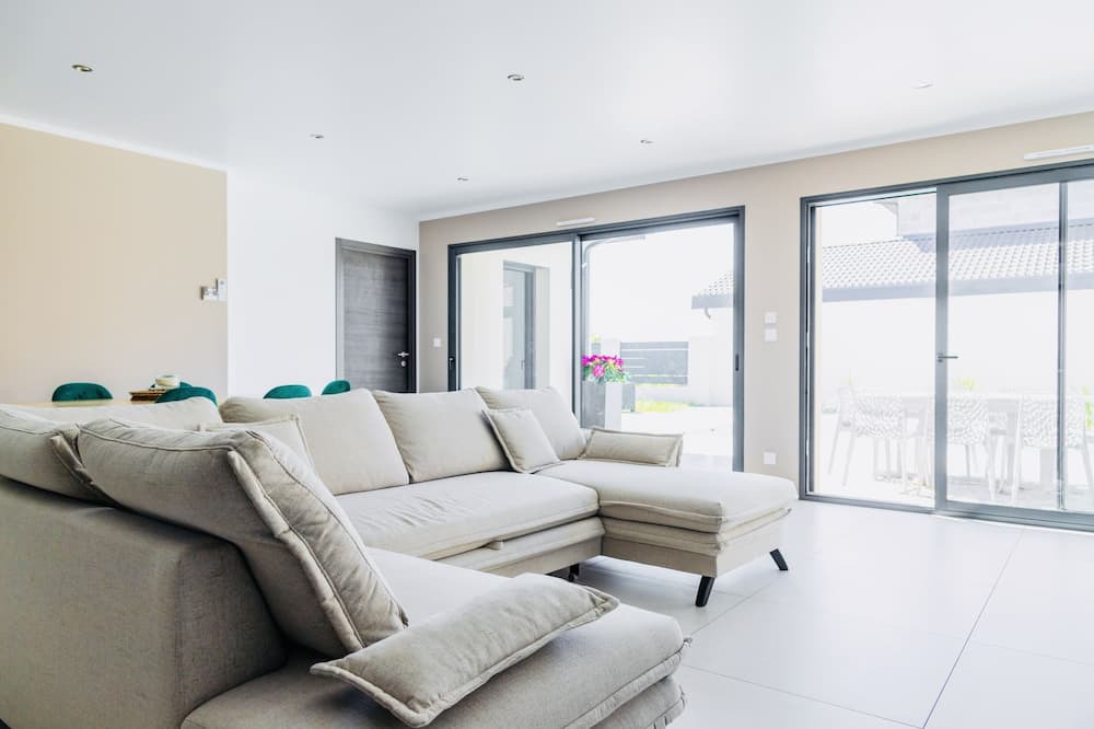 Photo of Livingroom in Tignieu-Jameyzieu