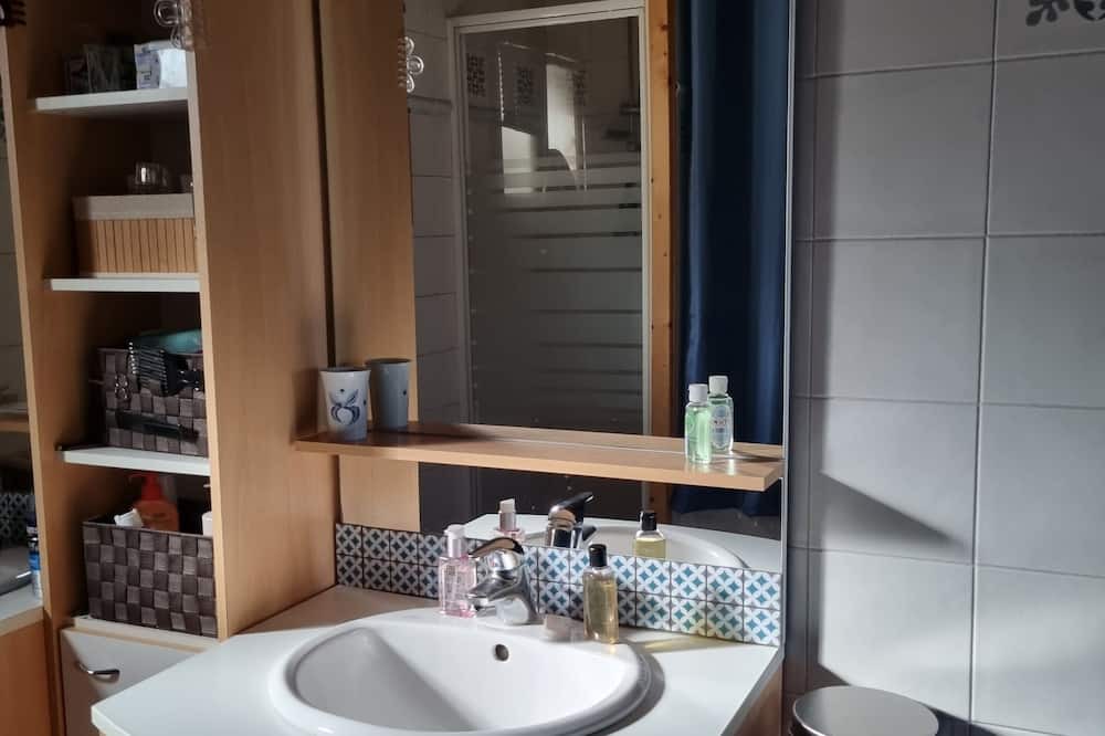 Photo of Bathroom in Villefontaine