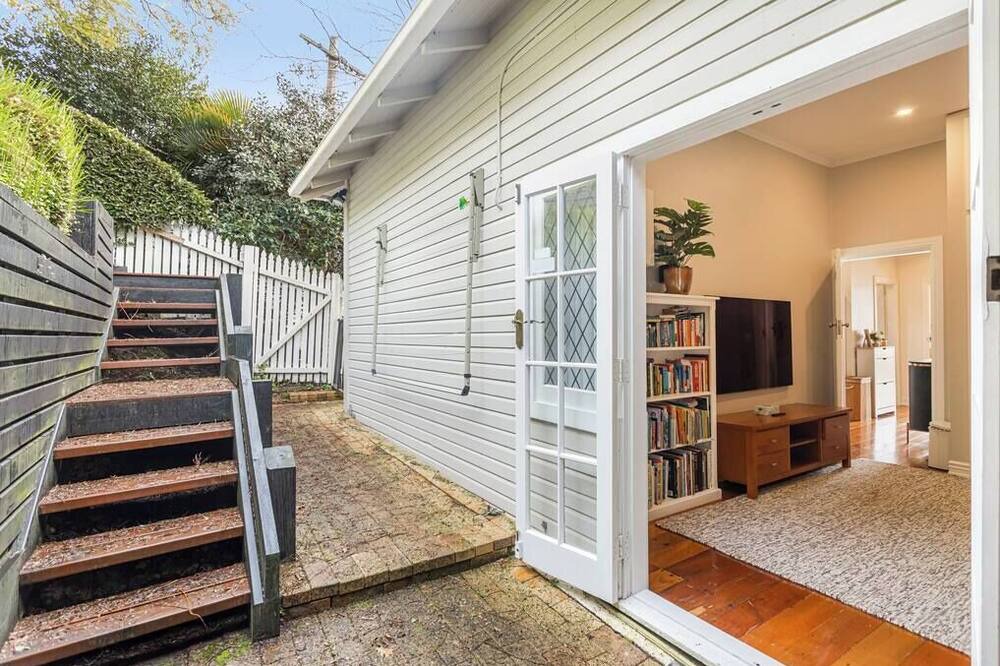 Photo of Others in Parnell