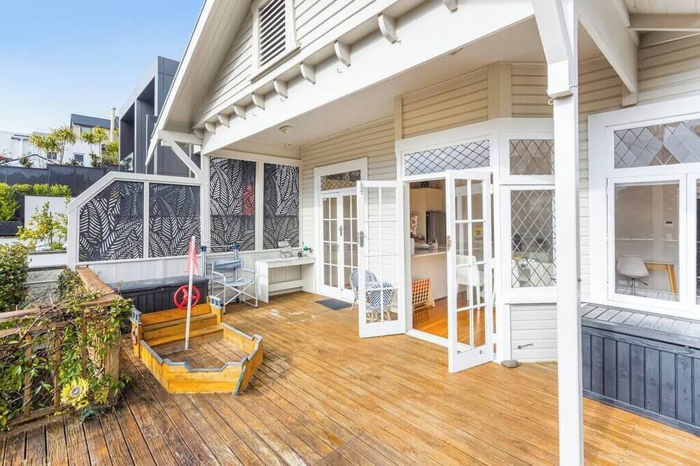 Photo of Others in Parnell