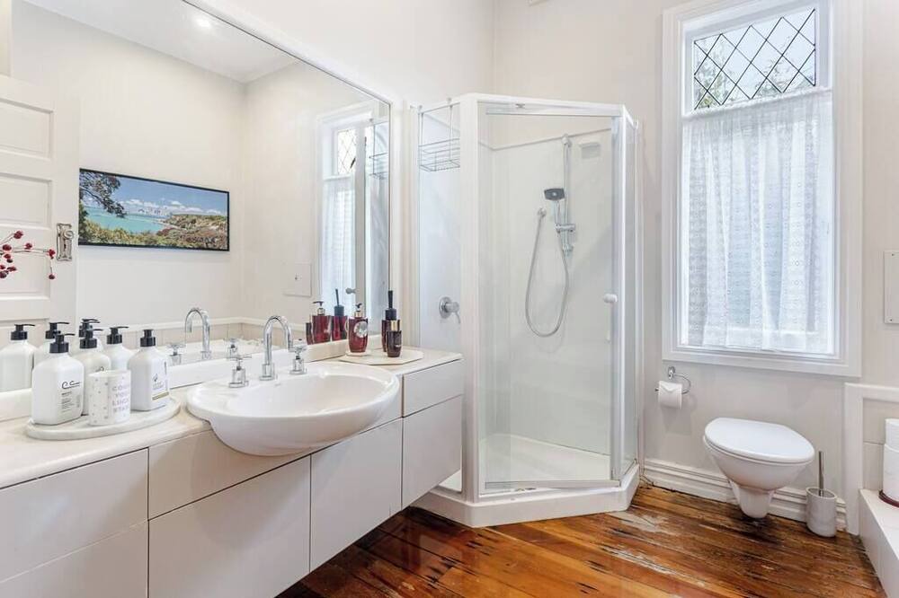 Photo of Others in Parnell