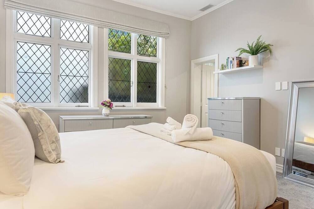 Photo of Others in Parnell