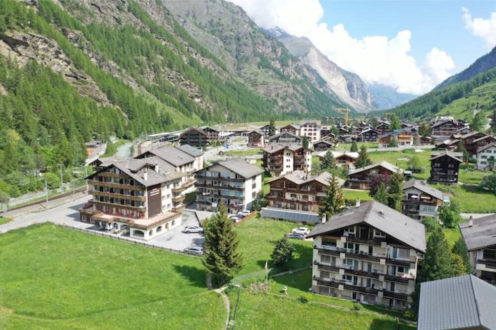 Photo of Outdoor in Taesch