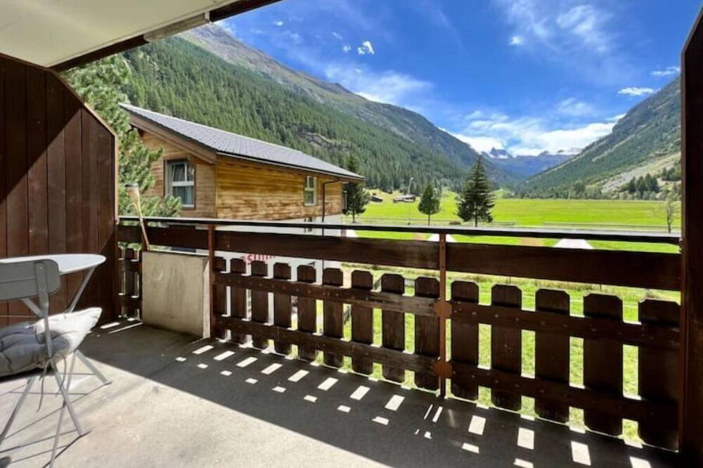 Photo of Outdoor in Taesch