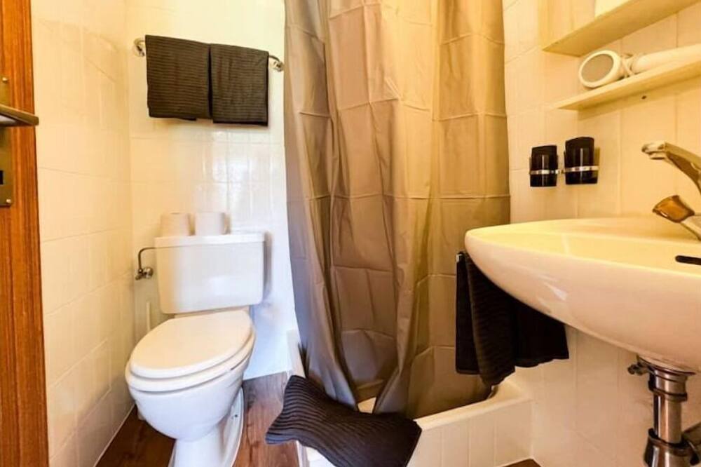 Photo of Bathroom in Taesch