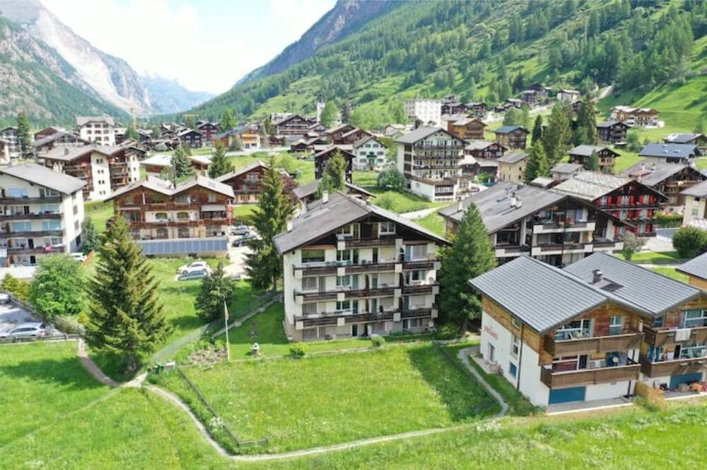 Photo of Outdoor in Taesch