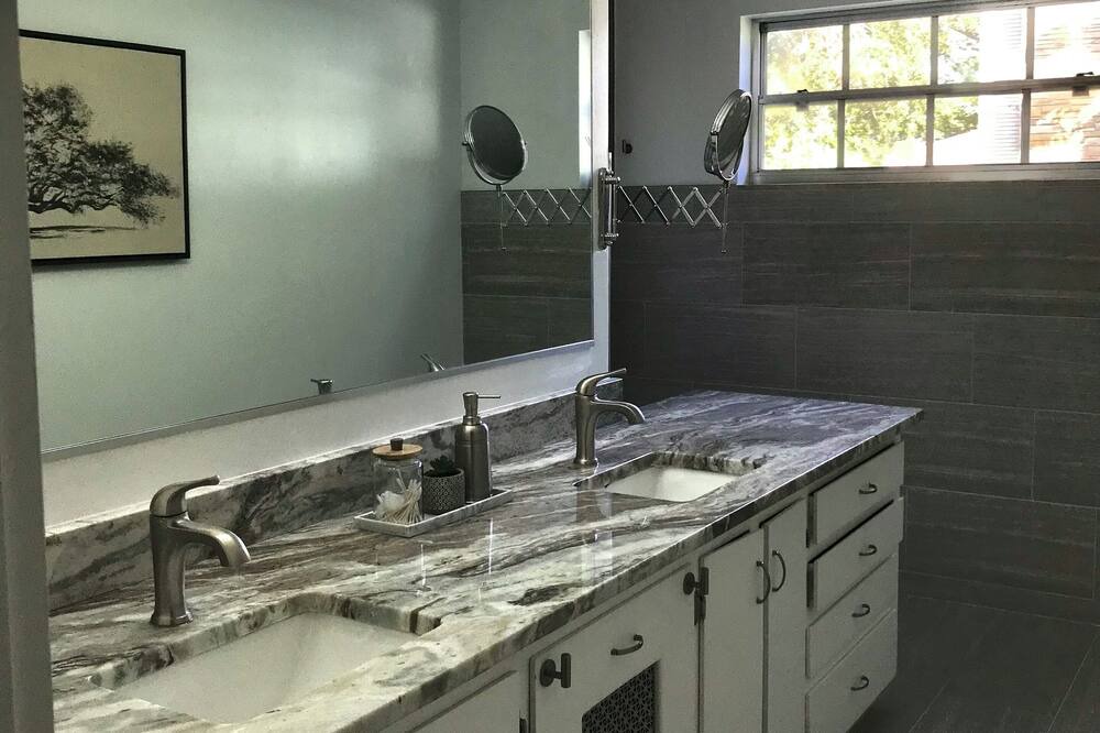 Photo of Bathroom in Lake Alfred