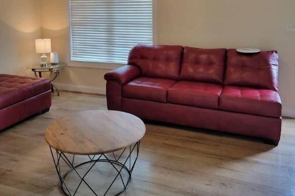 Photo of Livingroom in Crisp
