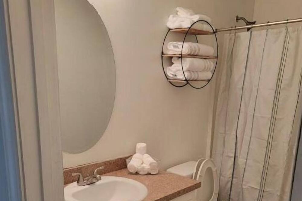 Photo of Bathroom in Crisp