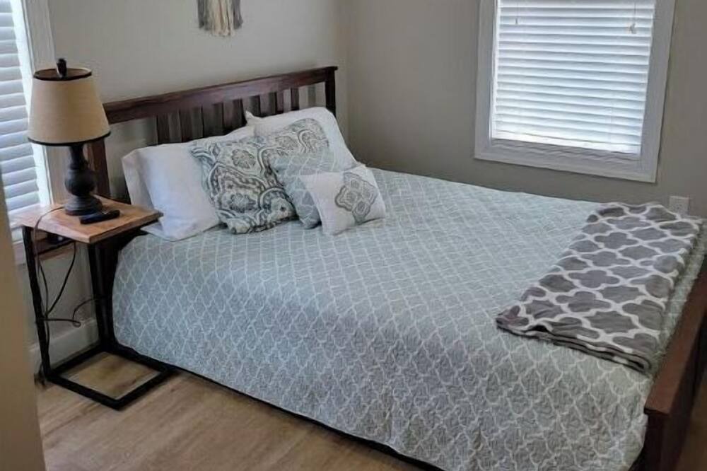 Photo of Bedroom in Crisp