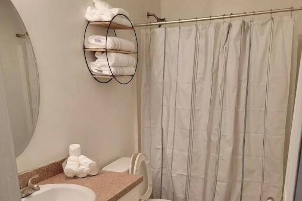 Photo of Bathroom in Crisp