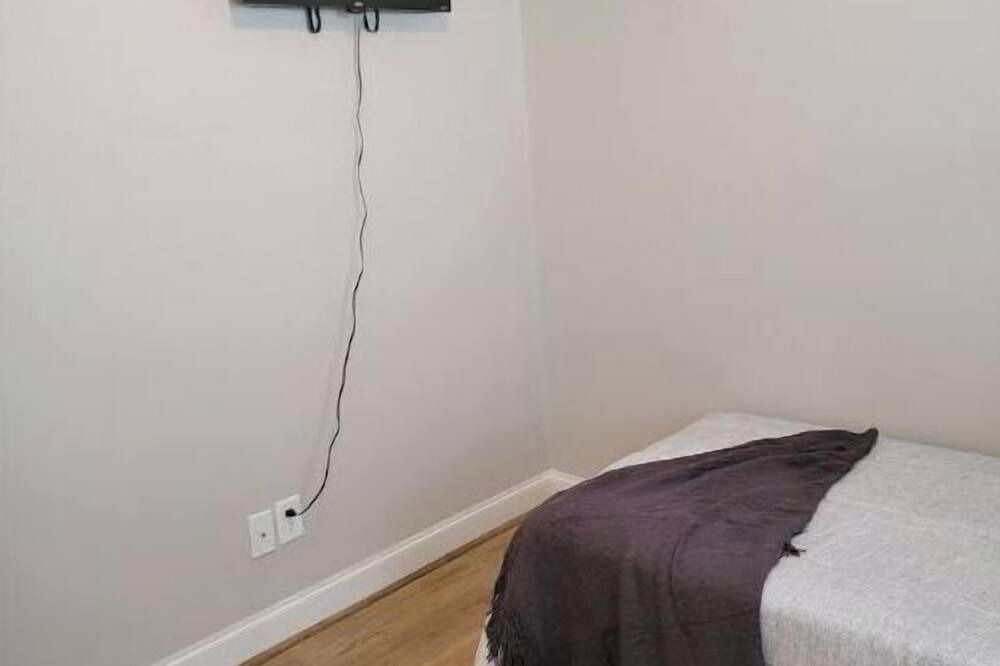 Photo of Bedroom in Crisp
