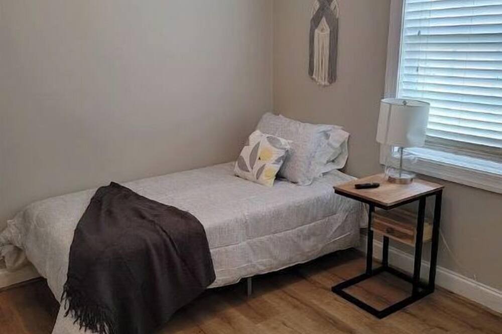 Photo of Bedroom in Crisp