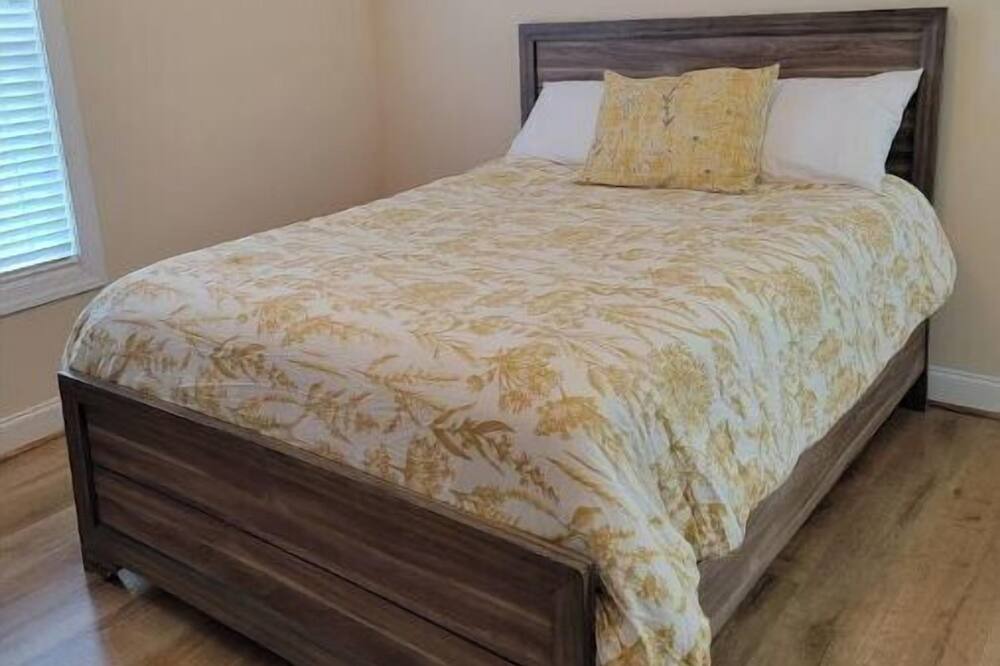 Photo of Bedroom in Crisp