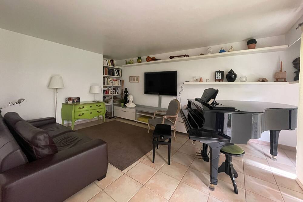 Photo of Bedroom in Hopital Saint-Louis