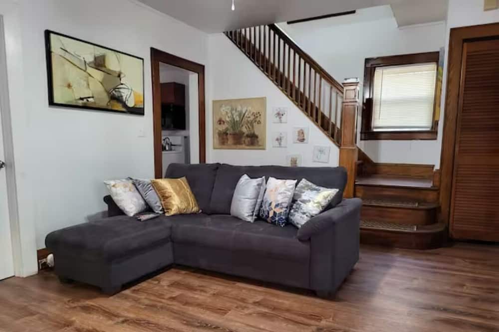 Photo of Livingroom in Lower Vailsburg