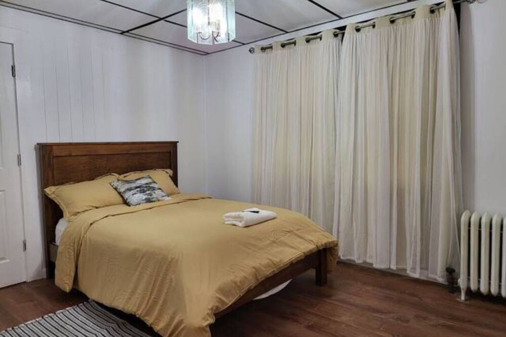 Photo of Bedroom in Lower Vailsburg