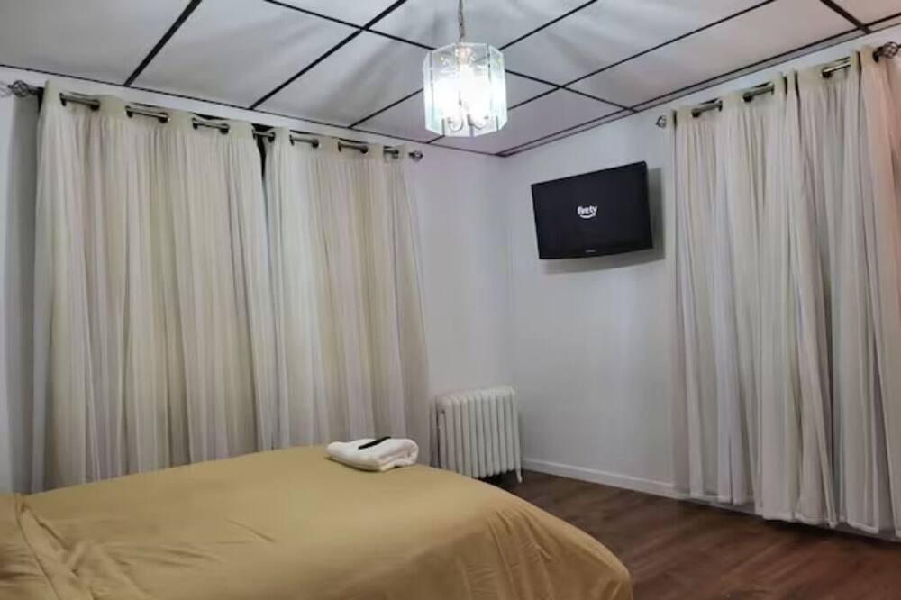 Photo of Bedroom in Lower Vailsburg