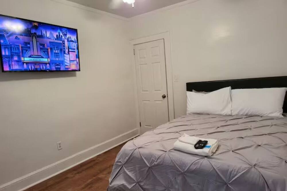 Photo of Bedroom in Lower Vailsburg