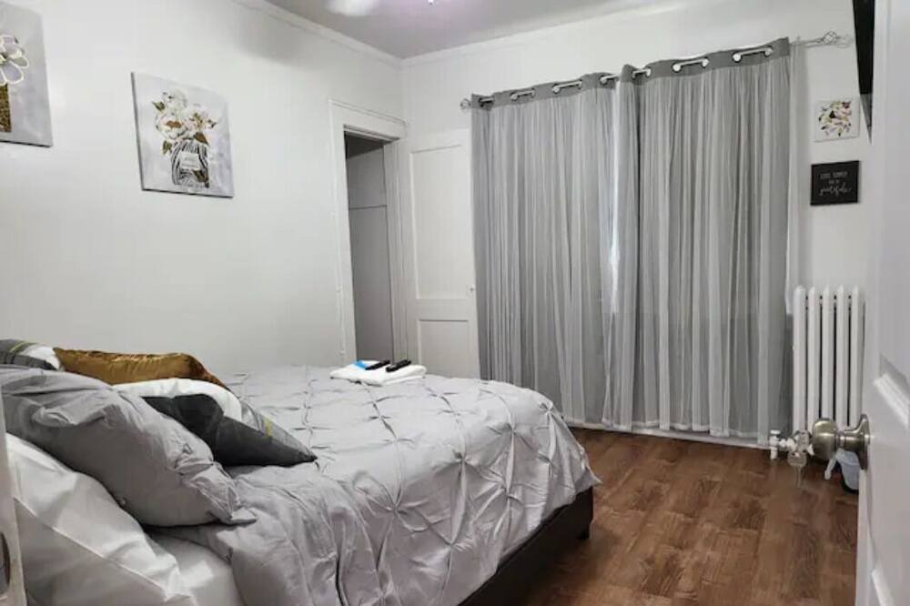 Photo of Bedroom in Lower Vailsburg