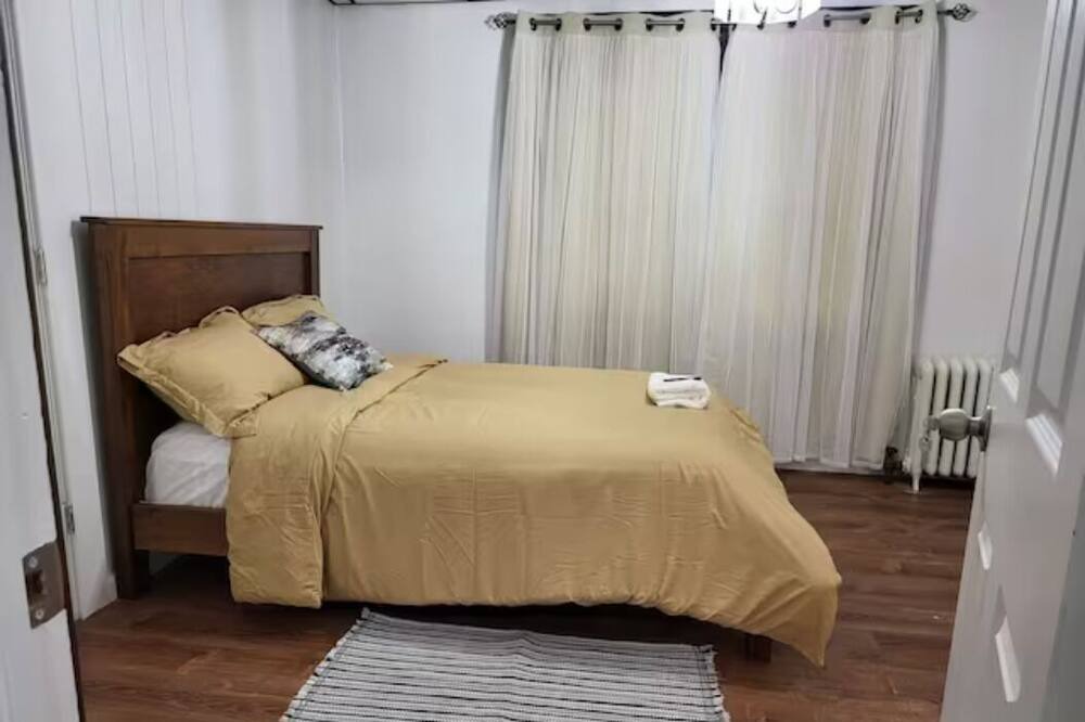 Photo of Bedroom in Lower Vailsburg