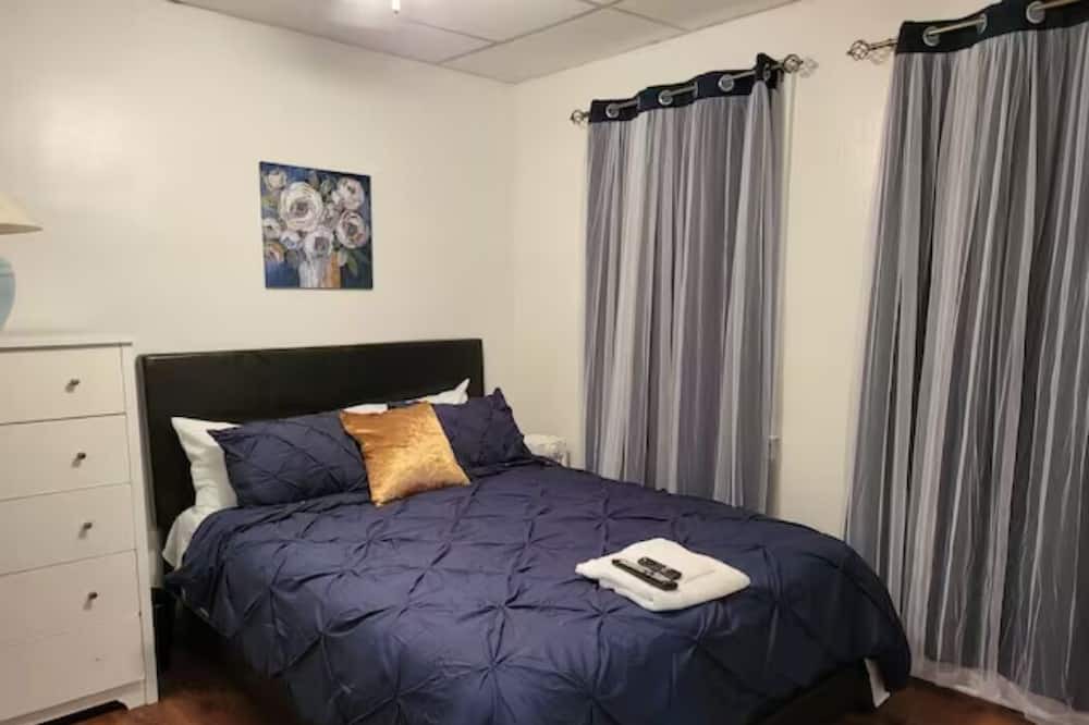 Photo of Bedroom in Lower Vailsburg