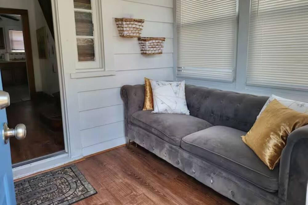 Photo of Livingroom in Lower Vailsburg