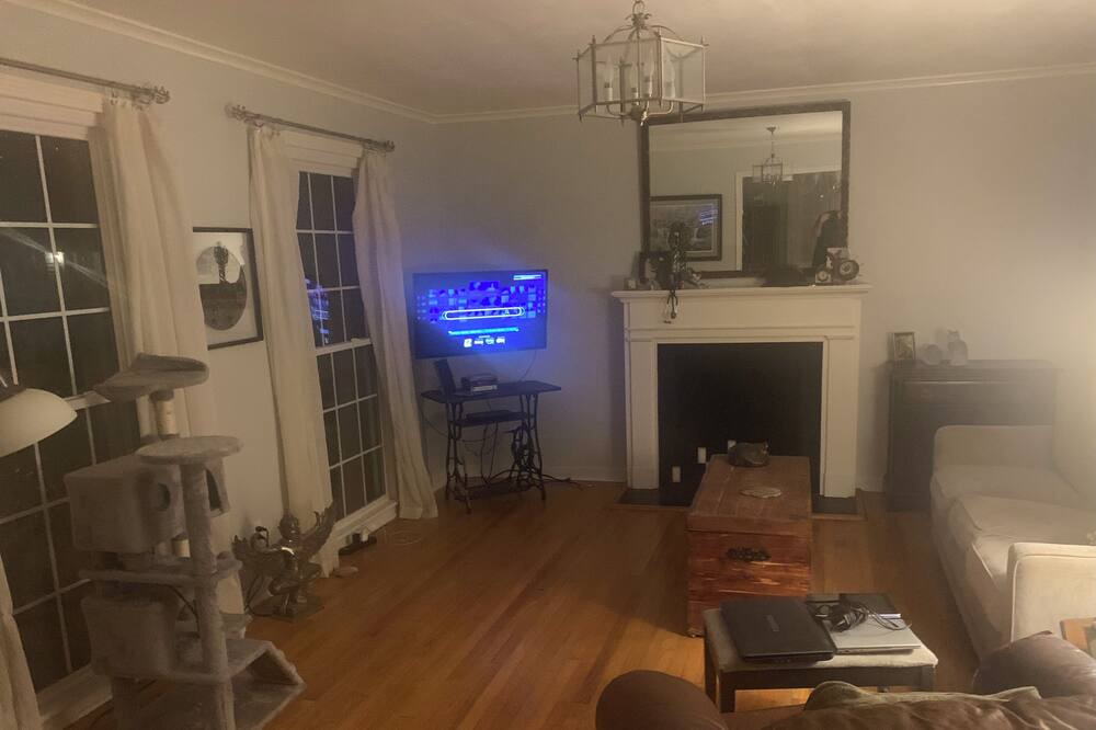 Photo of Livingroom in Broadmoor