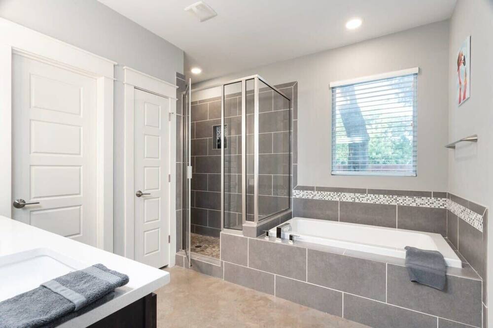 Photo of Bathroom in Govalle