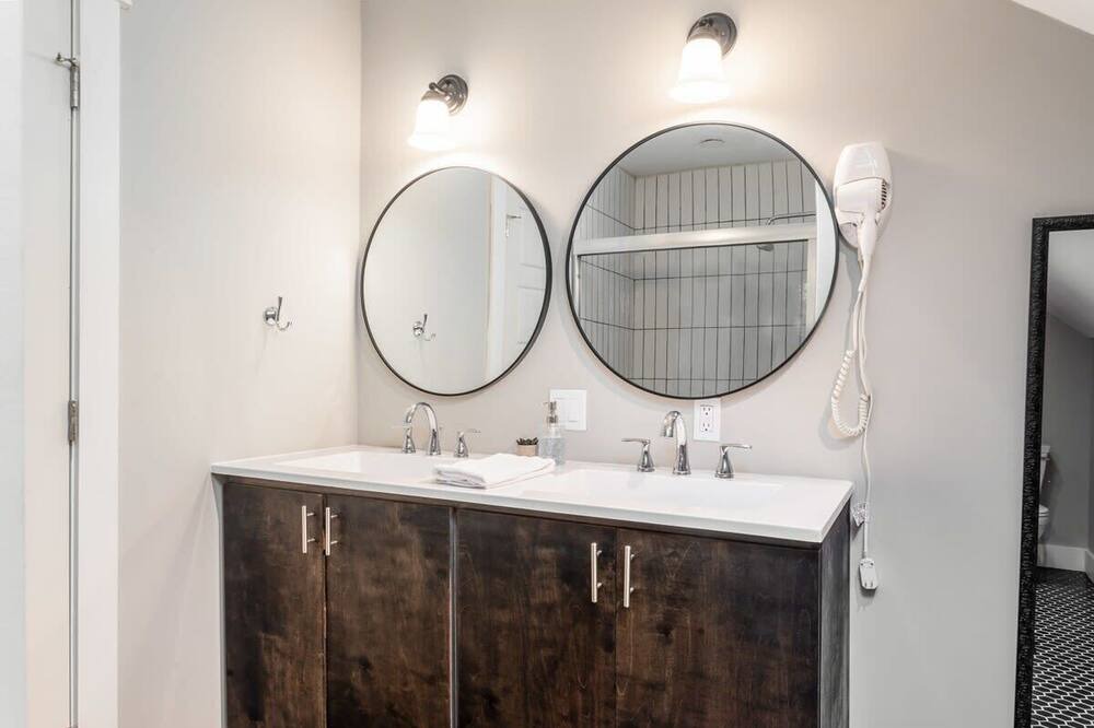 Photo of Bathroom in Govalle