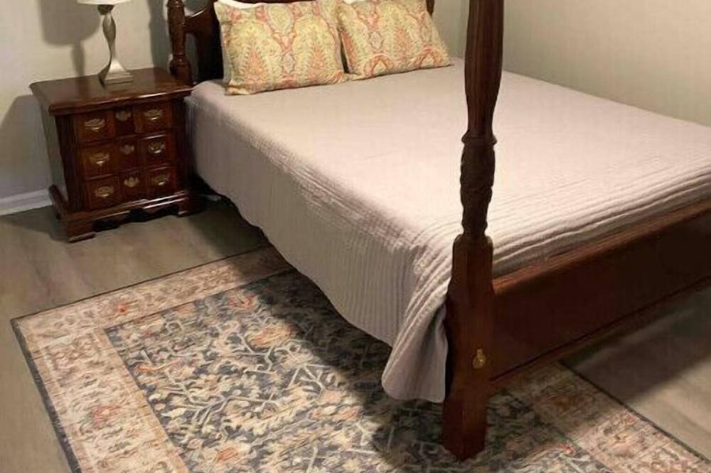 Photo of Bedroom in Tuscaloosa