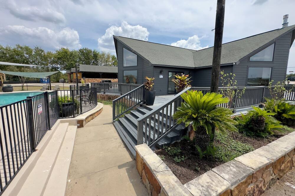 Photo of Outdoor in Willis