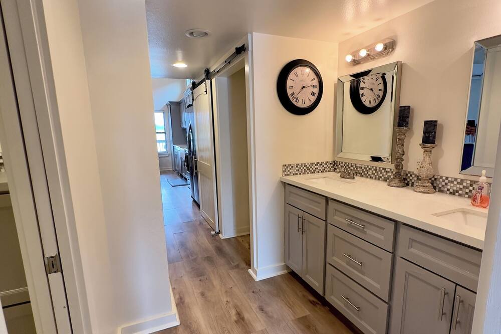 Photo of Bathroom in Willis