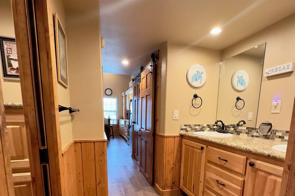 Photo of Bathroom in Willis