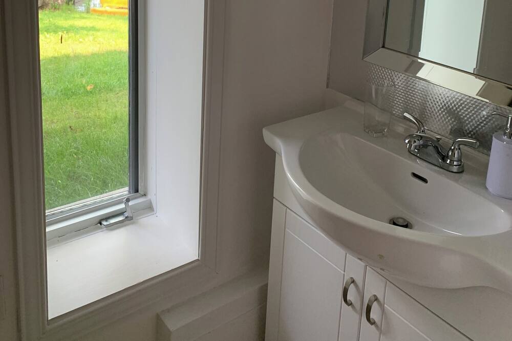Photo of Bathroom in Jonquiere