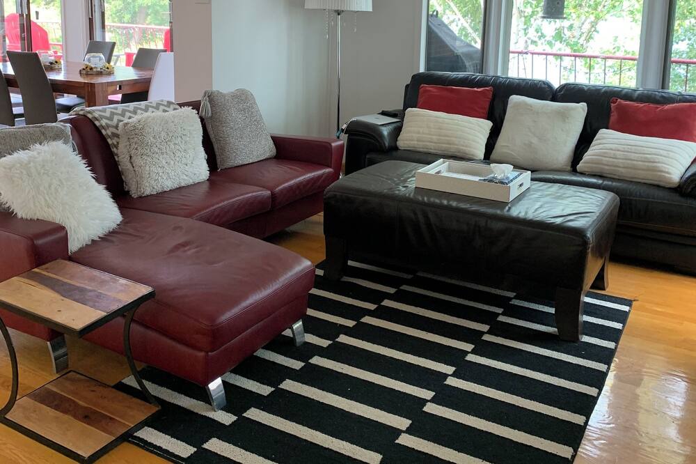 Photo of Livingroom in Jonquiere