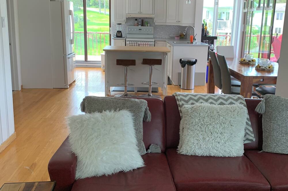 Photo of Livingroom in Jonquiere