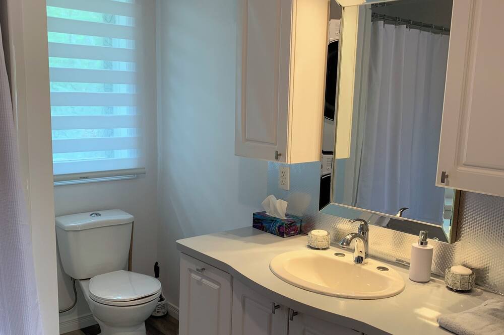Photo of Bathroom in Jonquiere