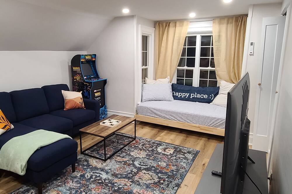 Photo of Livingroom in Port Dover