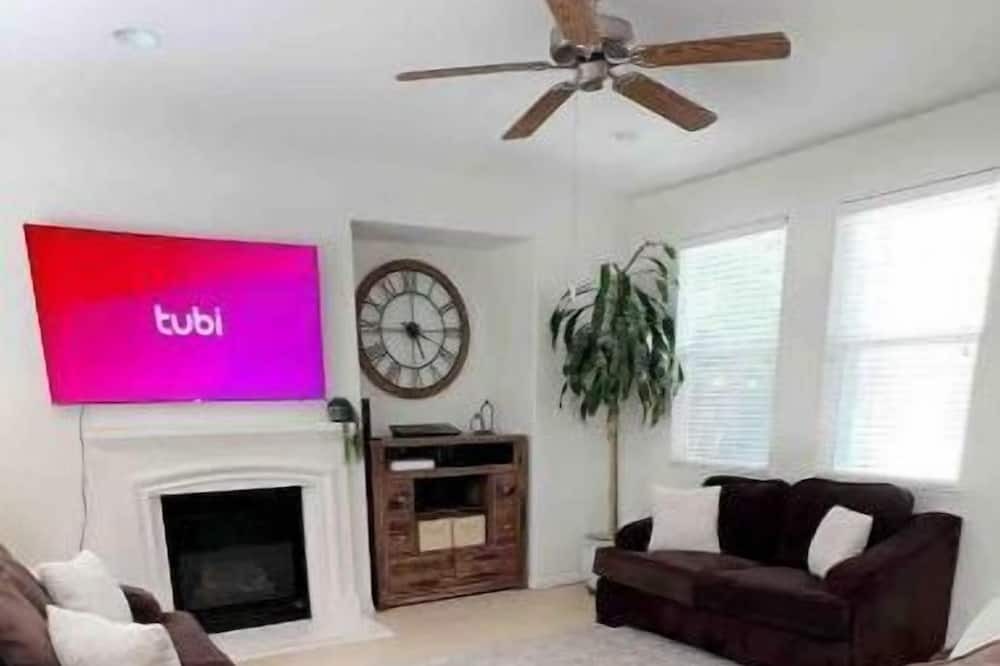 Photo of Livingroom in Hood