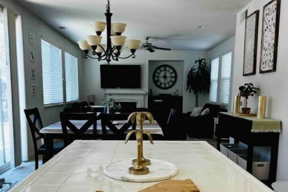 Photo of Kitchen in Hood