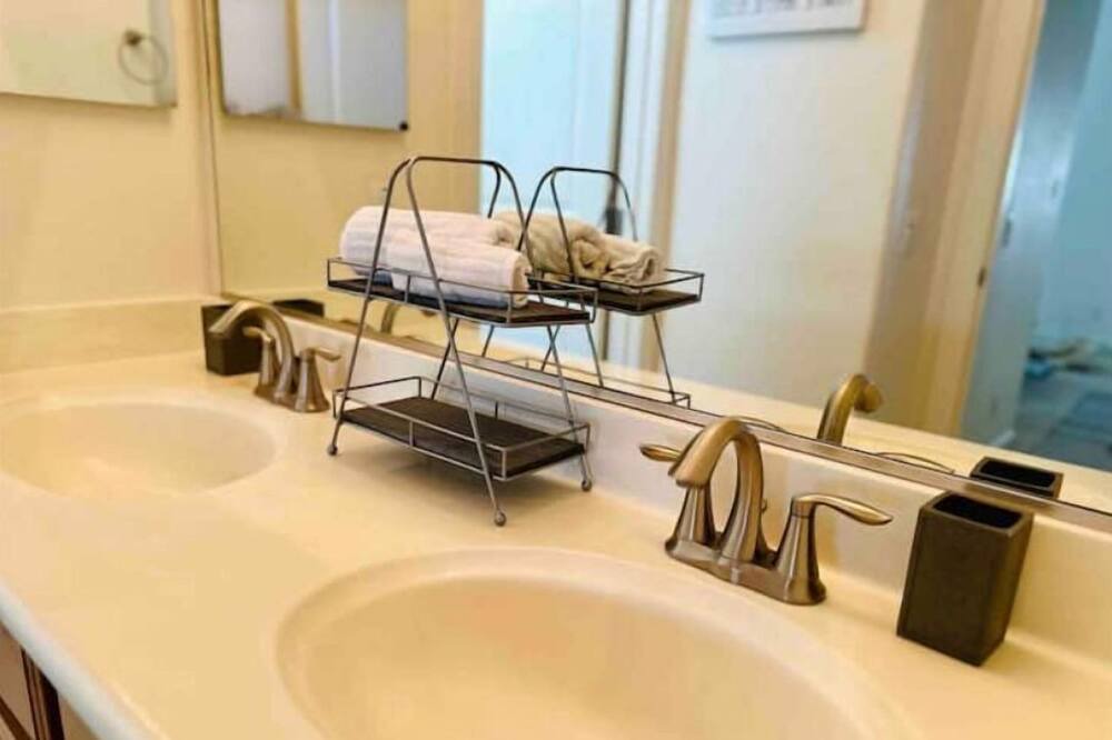 Photo of Bathroom in Hood