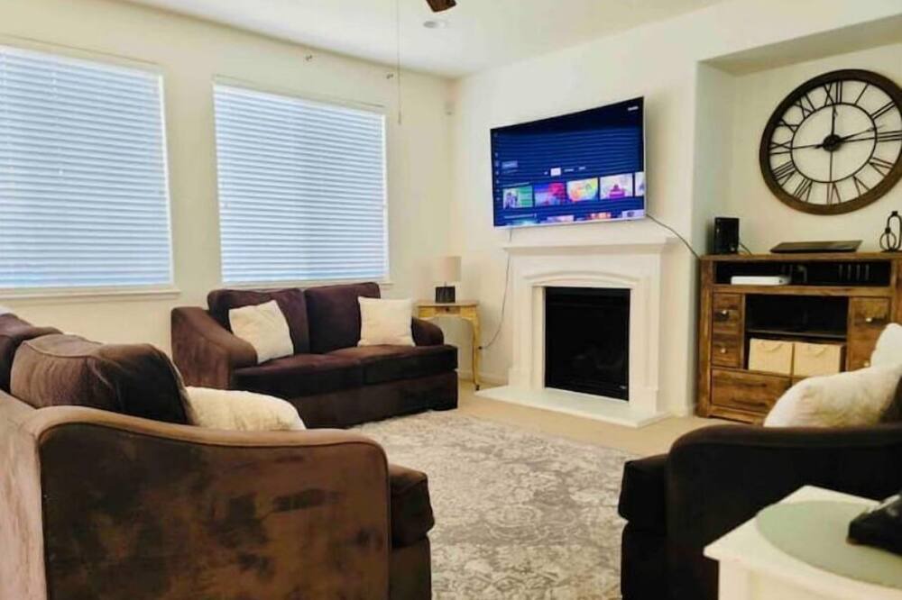Photo of Livingroom in Hood