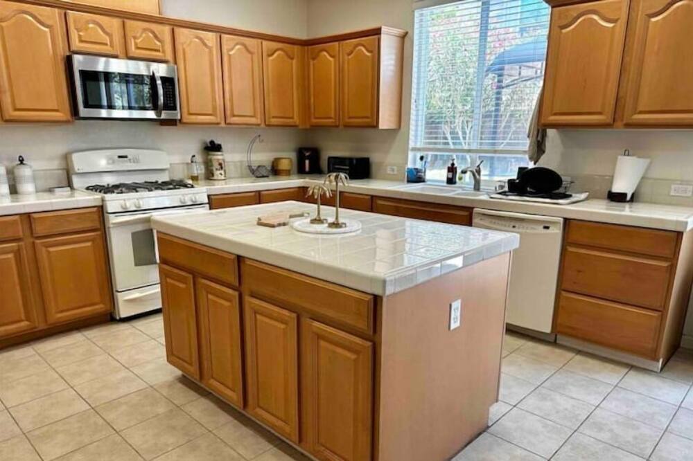 Photo of Kitchen in Hood