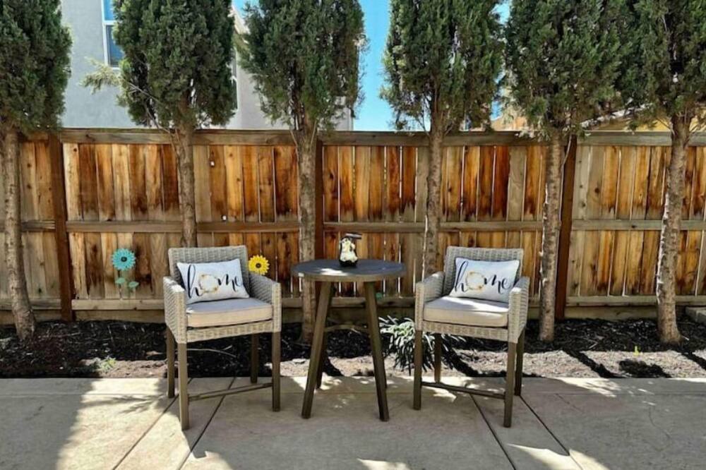 Photo of Patio Balcony in Hood