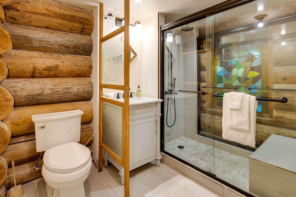 Photo of Bathroom in Greenbank