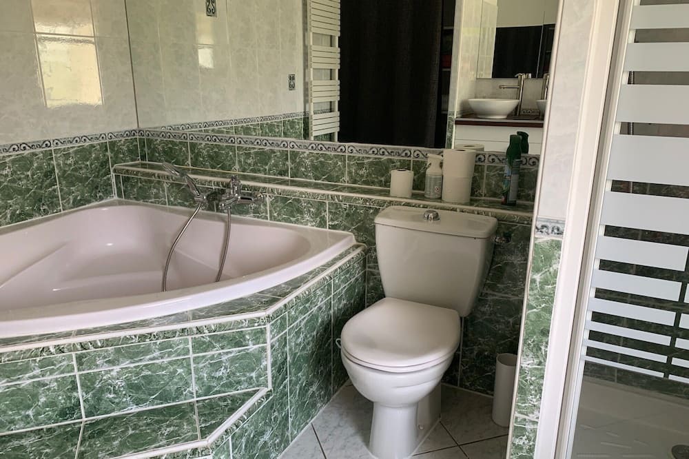 Photo of Bathroom in Creissan