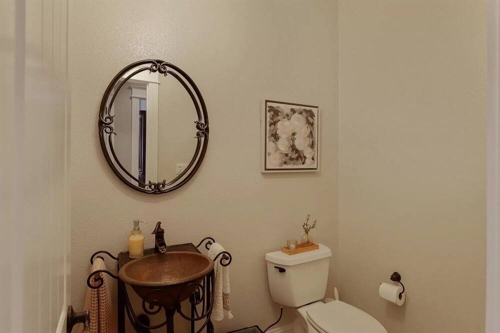 Photo of Bathroom in Peters